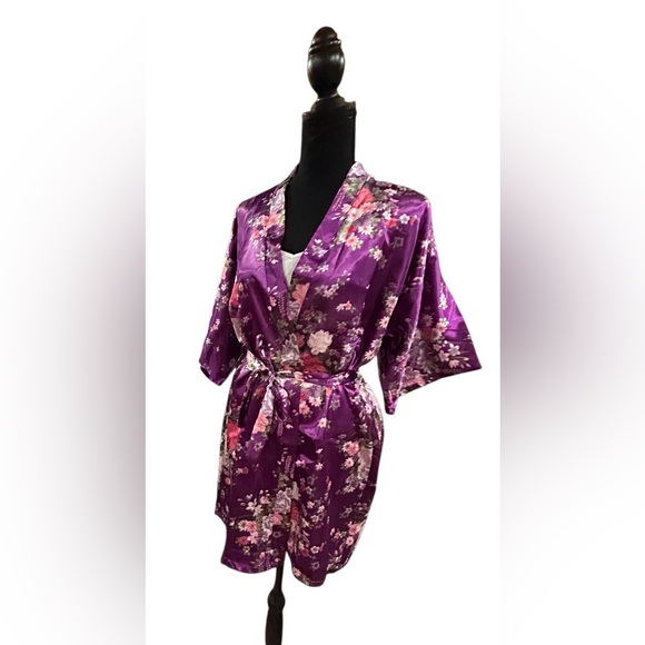 💜ABSOLUTELY GORGEOUS SILKY KIMONO/BATHROBE!! STUNNING FLORAL PRINT! - Picture 5 of 16